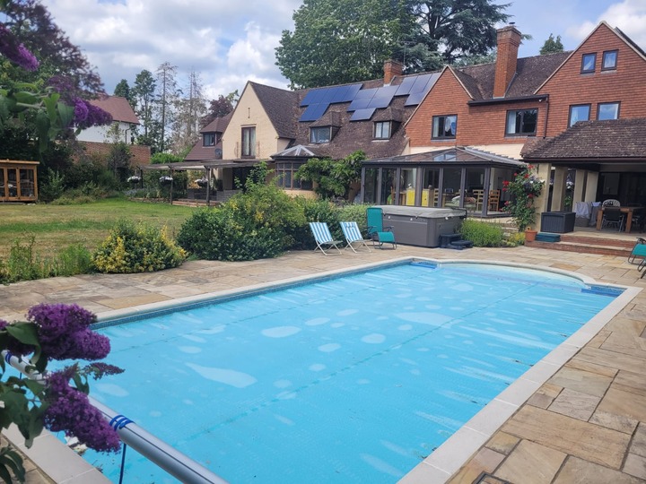 8 Bedroom House In Farnborough